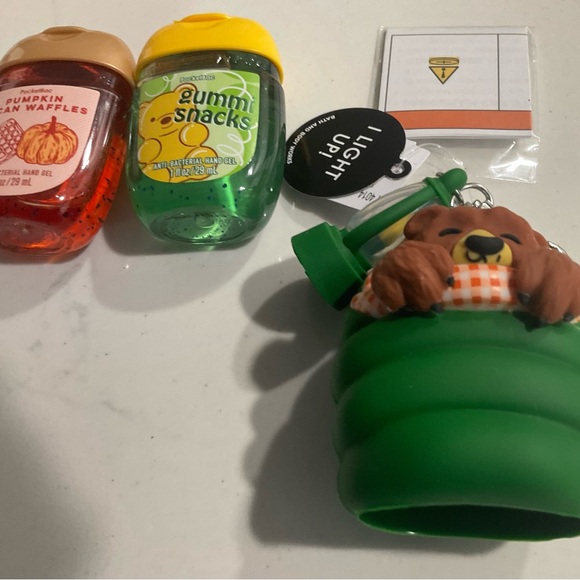 Bath & Body Works Accessories - BATH & BODY WORK Antibacterial PocketBac Camping Bear Holder with 2 scents New